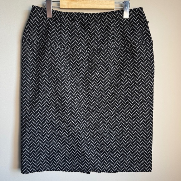 Studio Point Women's Vintage Pull-On Stretchy Mini Skirt Gray/Black Chevron L - Picture 1 of 11